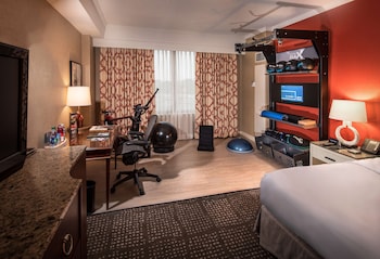 Room, 1 King Bed (Fitness Room with Stream Bay)
