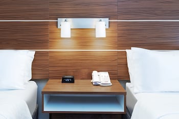 Standard Room, 2 Queen Beds (Extra Floor Space)