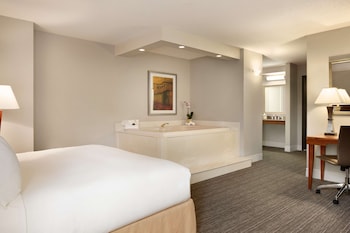 1 King Bed - Whirlpool - Non Smoking