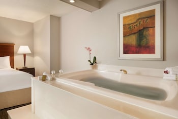 1 King Bed - Whirlpool - Non Smoking