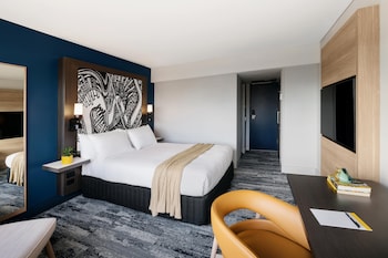 Standard Room, 1 Queen Bed, River View