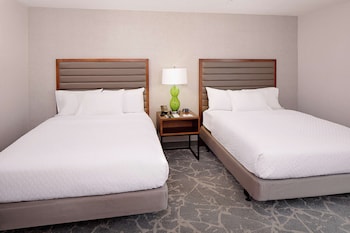 Suite, 2 Queen Beds, Kitchen