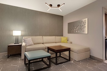 Suite, 1 King Bed, Accessible (Hearing)