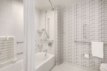 Suite, 1 King Bed, Accessible, Bathtub