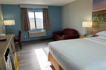 Deluxe Room, 1 Queen Bed with Sofa bed, Non Smoking