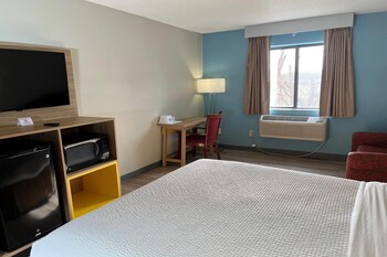 Deluxe Room, 1 Queen Bed with Sofa bed, Non Smoking