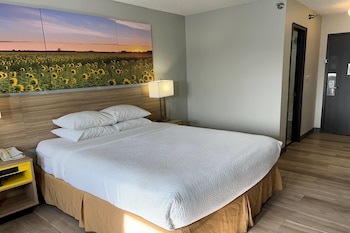 Deluxe Room, 1 Queen Bed with Sofa bed, Non Smoking