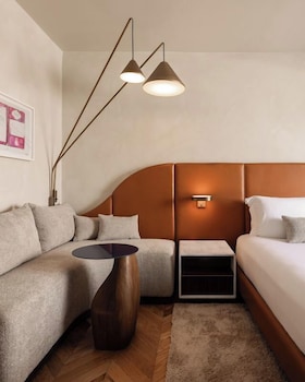 Club Room, 1 King Bed (Skyview)