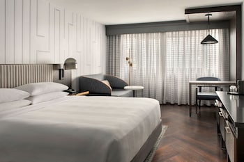Room, 1 King Bed (Mobility Accessible, Tub)