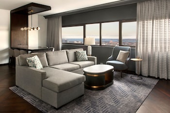 Executive Suite, 1 King Bed with Sofa bed