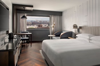Room, 1 King Bed, River View