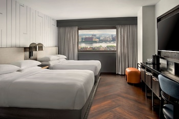 Room, 2 Queen Beds, River View