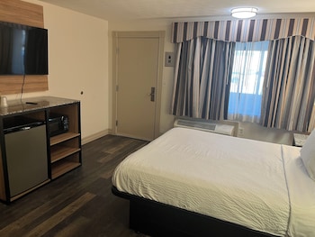 Room, 1 Queen Bed, Mobility Accessible, Non Smoking (Bathtub W/grab Bars)