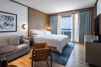 Deluxe Room, 1 Queen Bed, Balcony