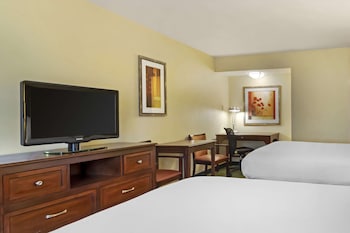 Standard Room, 2 Double Beds, Non Smoking, Refrigerator & Microwave (1st Floor)