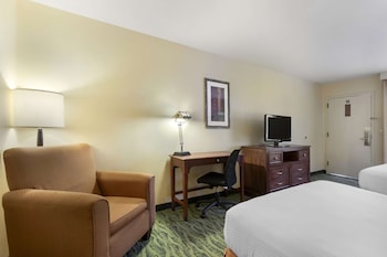 Standard Room, 2 Double Beds, Accessible, Bathtub
