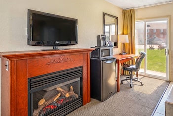 Suite, 1 Queen Bed, Non Smoking (One-Bedroom)