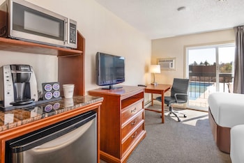 Room, 2 Queen Beds, Non Smoking, Pool View