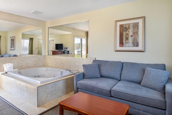 Suite, 1 Queen Bed, Non Smoking (One-Bedroom)