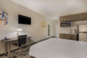 Suite, 1 Queen Bed, Accessible, Non Smoking (Efficiency)