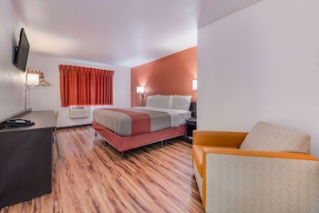 Standard Room, 1 King Bed, Smoking