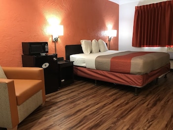 Standard Room, 1 King Bed, Smoking