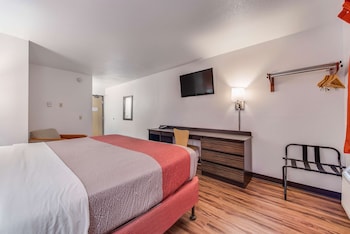 Standard Room, 1 King Bed, Smoking