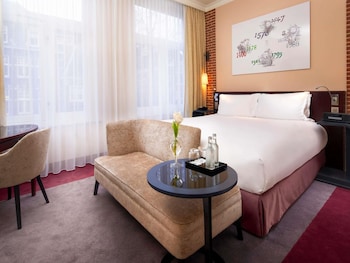 Superior Room, 1 Queen Bed, City View (Garden, courtyard or City view)