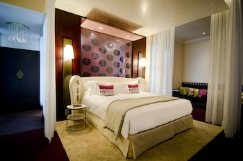 Suite, 1 King Bed (Opera)
