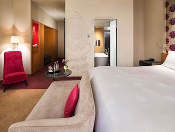 Junior Suite, 1 King Bed (View)