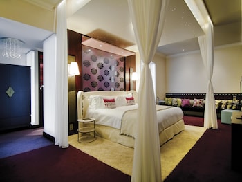 Suite, 1 King Bed (Opera)