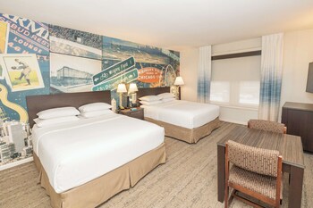 Room, 2 Queen Beds, Corner