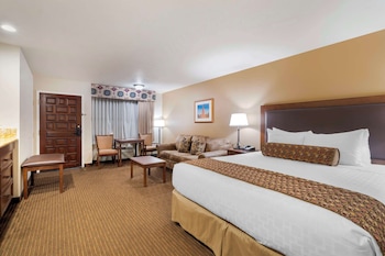 Suite, Multiple Beds, Accessible, Bathtub