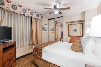 Suite, Multiple Beds, Accessible, Bathtub