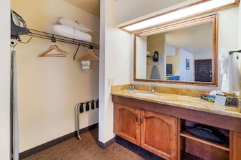 Standard Room, 2 Queen Beds, Non Smoking
