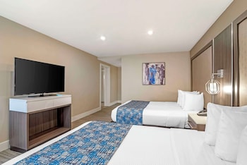 Suite, 2 Queen Beds, Non Smoking, Refrigerator & Microwave (with Sofabed)
