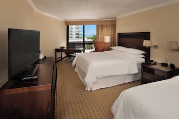 Room, 2 Queen Beds, Partial Ocean View