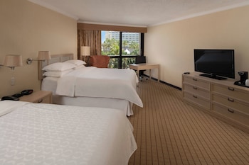 Room, 2 Queen Beds, Partial Ocean View