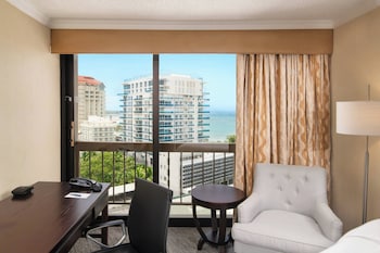 Room, 2 Queen Beds, Partial Ocean View