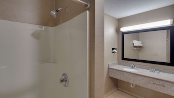 Standard Room, 1 King Bed, Accessible, Bathtub