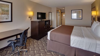 Standard Room, 1 King Bed, Accessible, Bathtub