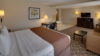Standard Room, 1 King Bed, Non Smoking, Jetted Tub (Oversized Room;with Sofabed)