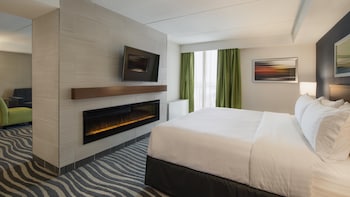 Suite, 1 King Bed, Non Smoking, Jetted Tub (Living Room;with Sofabed)