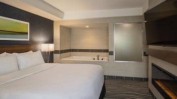 Suite, 1 King Bed, Non Smoking, Jetted Tub (Living Room;with Sofabed)
