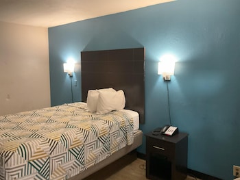 Standard Room, 1 Queen Bed, Accessible, Non Smoking