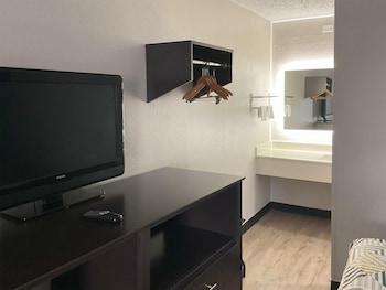 Standard Room, 1 Queen Bed, Accessible, Non Smoking