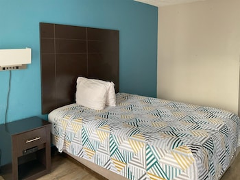 Standard Room, 1 Queen Bed, Accessible, Non Smoking
