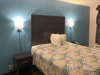 Standard Room, 1 Queen Bed, Accessible, Non Smoking