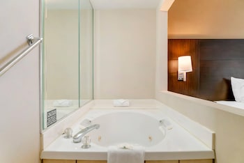 Room, 1 King Bed, Non Smoking (Upgrade)