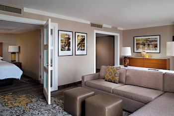 Room, 1 King Bed (Hearing Accessible)